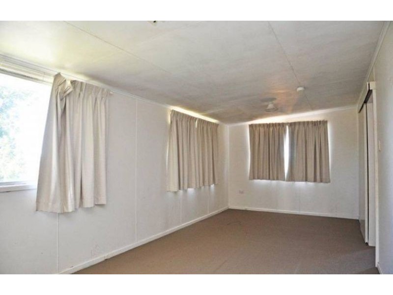 6 Donegal Street, Rockville QLD 4350