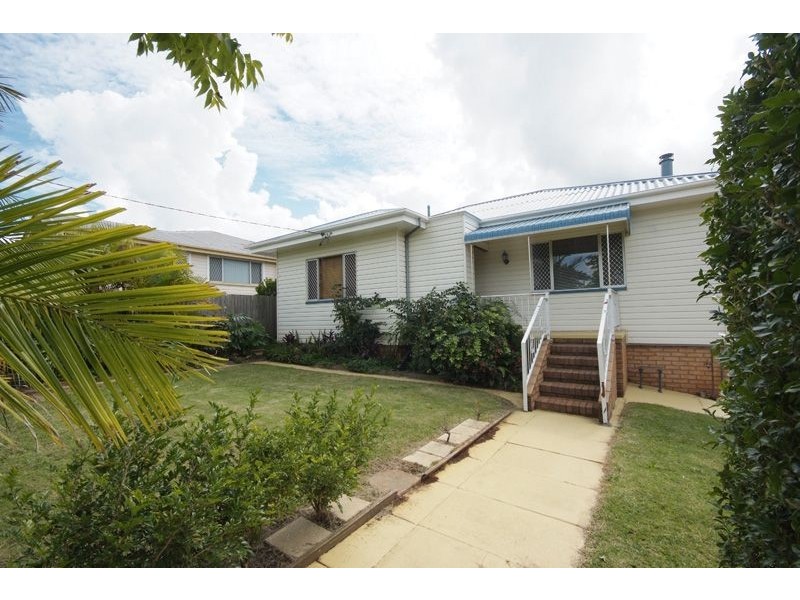 3 Peak Street, Harristown QLD 4350