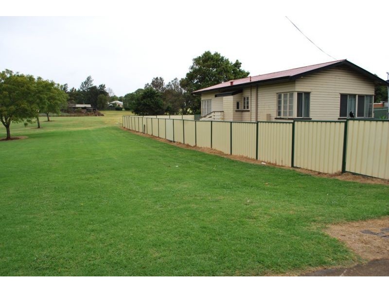 330 Bridge Street, Wilsonton QLD 4350