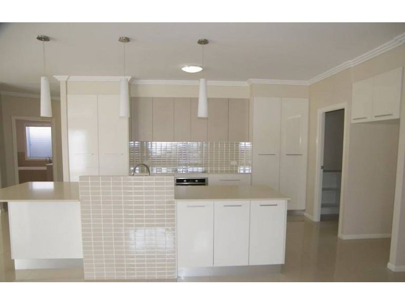 18 Pugh Street, Middle Ridge QLD 4350