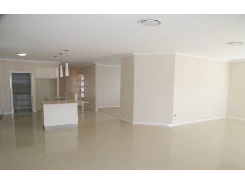 18 Pugh Street, Middle Ridge QLD 4350