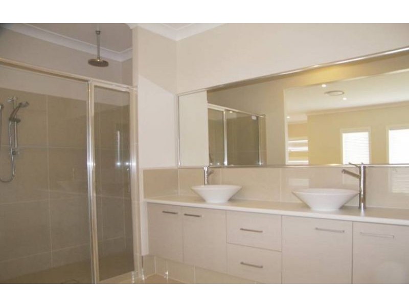 18 Pugh Street, Middle Ridge QLD 4350