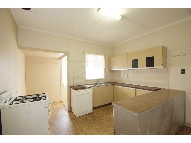 9 Butt Street, Harristown QLD 4350