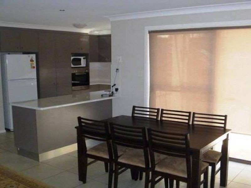 1/11 Sambar Court, Kearneys Spring QLD 4350