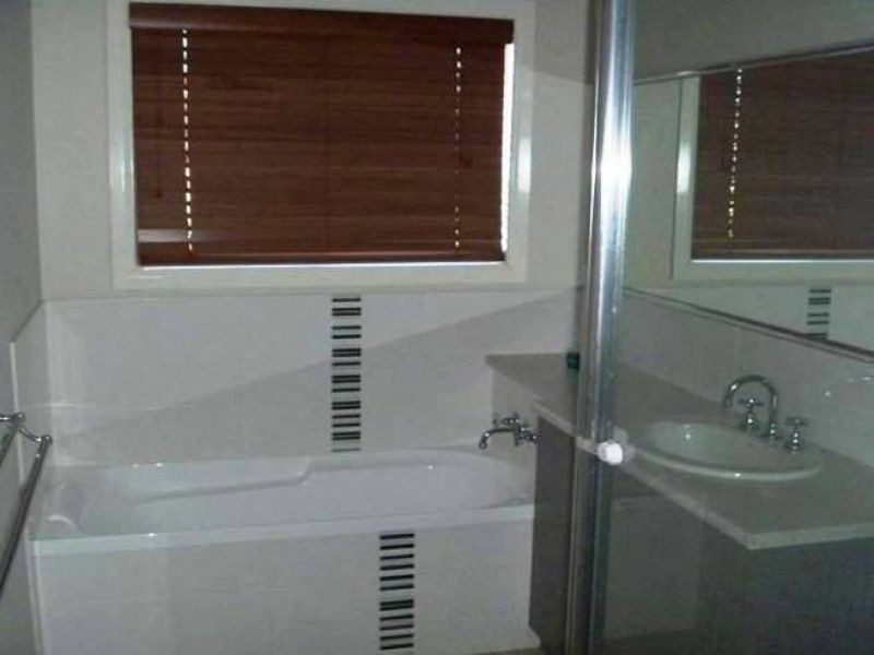 1/11 Sambar Court, Kearneys Spring QLD 4350