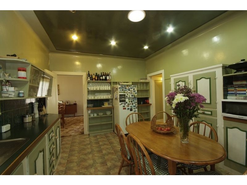 225 West Street, Harristown QLD 4350