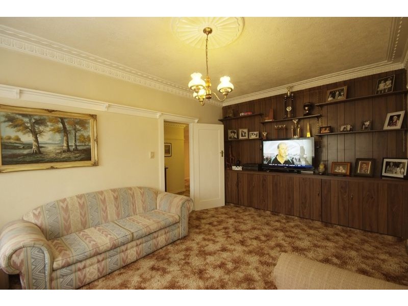 225 West Street, Harristown QLD 4350