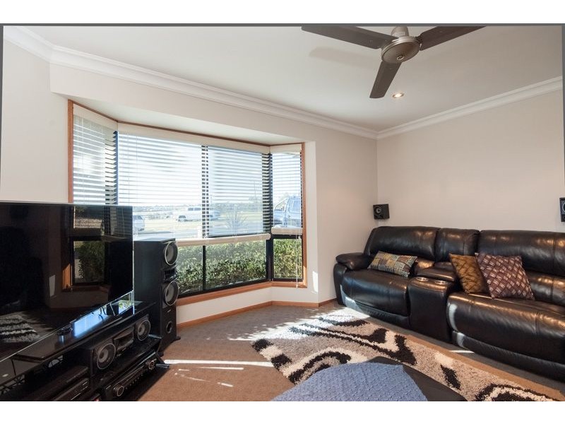 2 Barambah Street, Glenvale QLD 4350