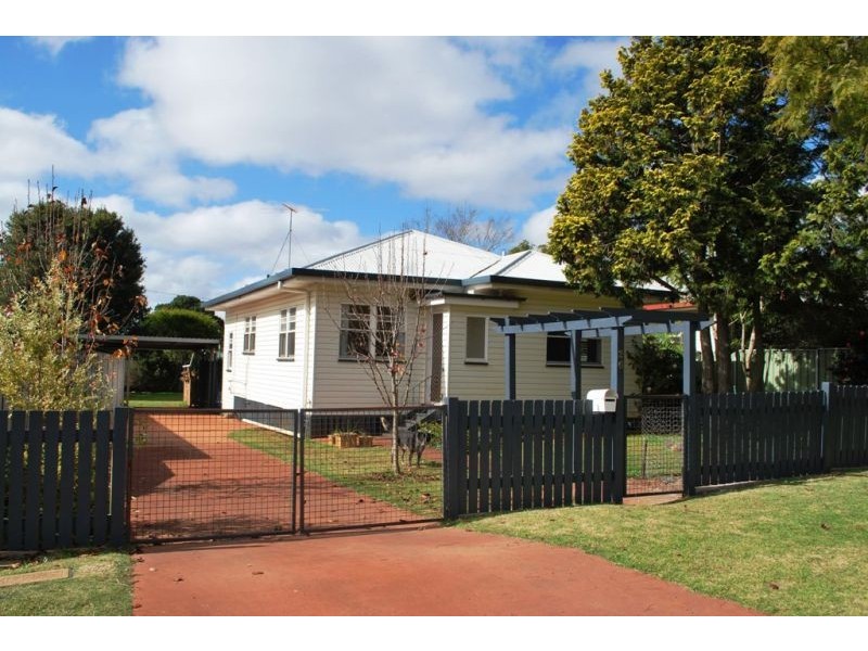 20 Fourth Avenue, Harristown QLD 4350