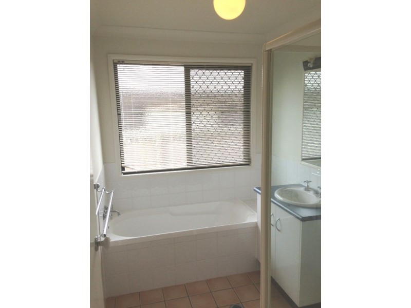 5 Dodson Cresent, Mount Kynoch QLD 4350