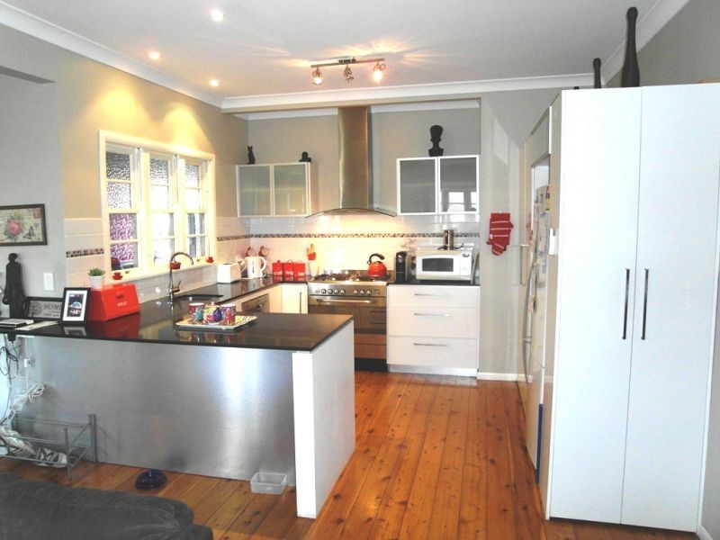 110 South St, Centenary Heights QLD 4350