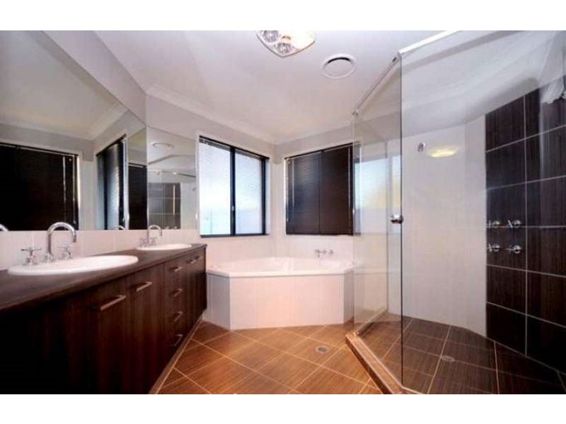 629 Hume Street, Kearneys Spring QLD 4350