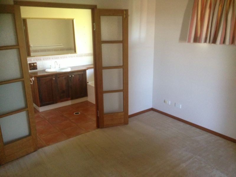 2 Weir Court, Harristown QLD 4350