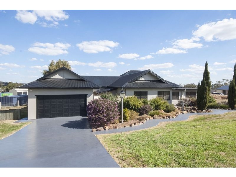 18 Carys Road, Glenvale QLD 4350