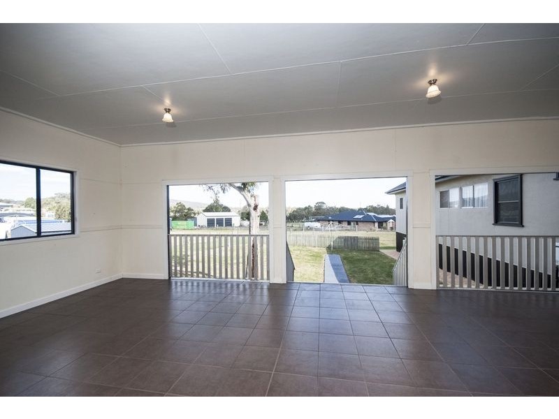 18 Carys Road, Glenvale QLD 4350