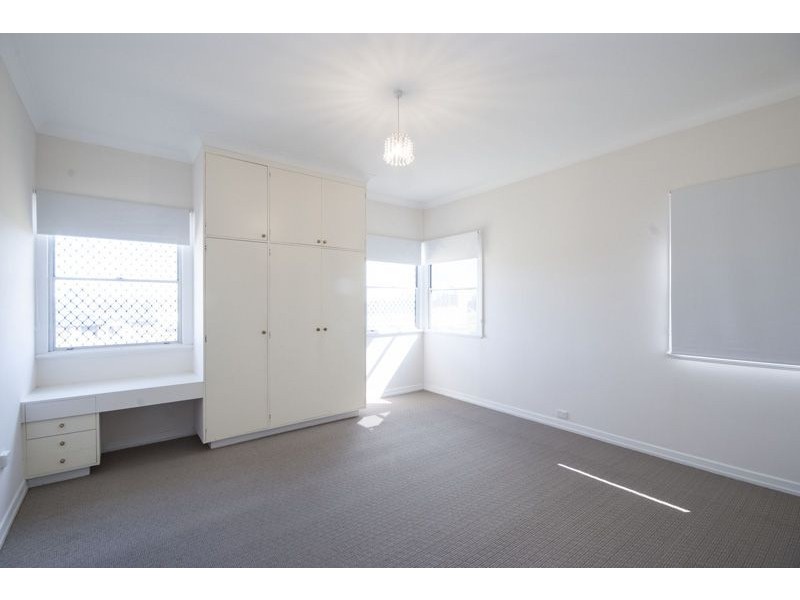 18 Carys Road, Glenvale QLD 4350