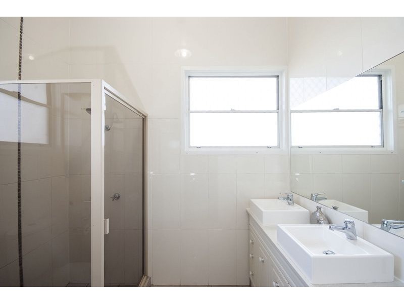 18 Carys Road, Glenvale QLD 4350