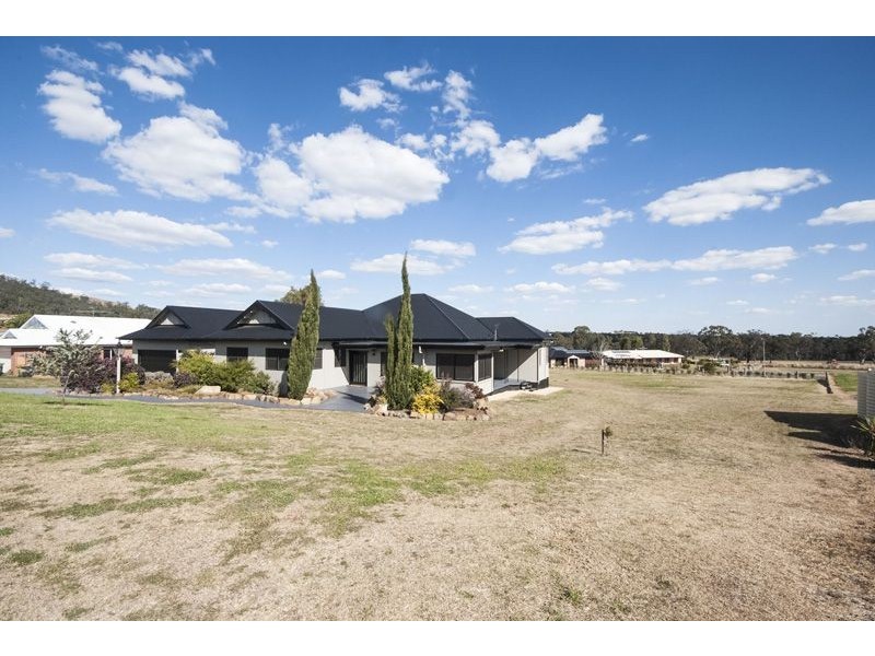 18 Carys Road, Glenvale QLD 4350