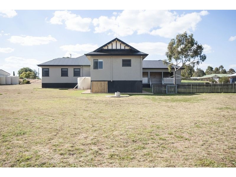 18 Carys Road, Glenvale QLD 4350
