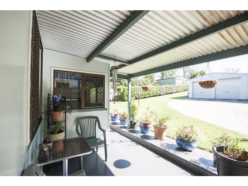 13 Barry Street, Mount Lofty QLD 4350