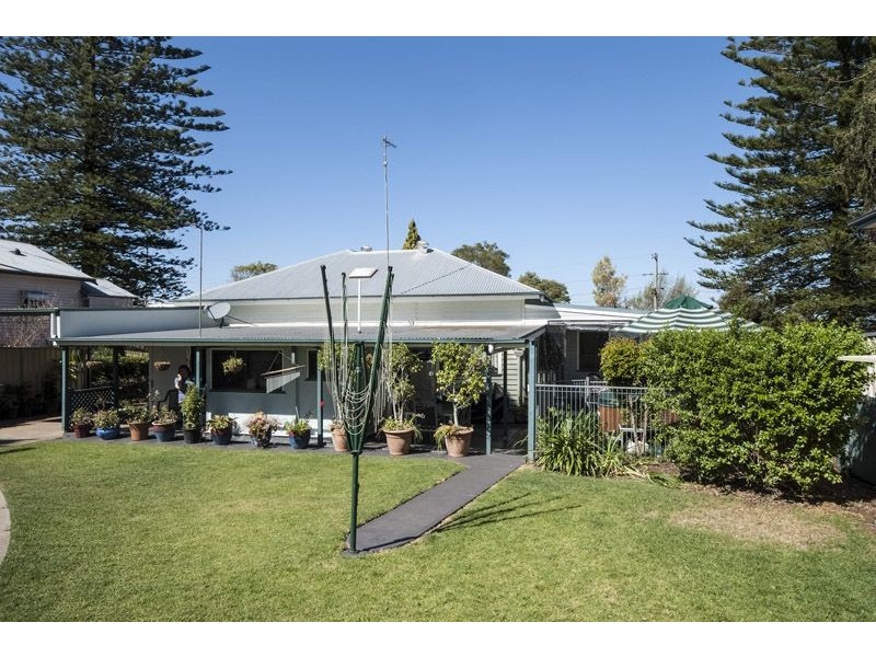 13 Barry Street, Mount Lofty QLD 4350