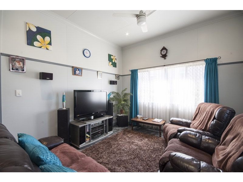 13 Barry Street, Mount Lofty QLD 4350