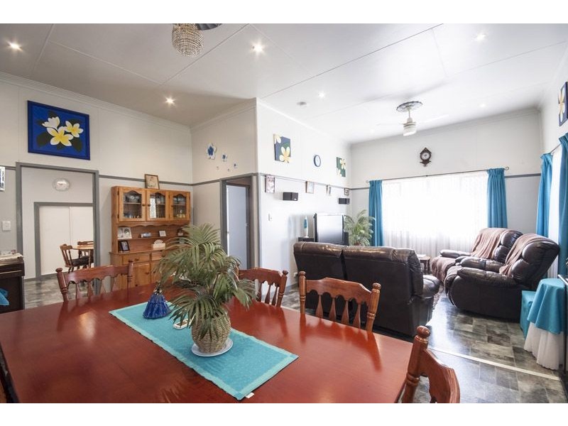 13 Barry Street, Mount Lofty QLD 4350