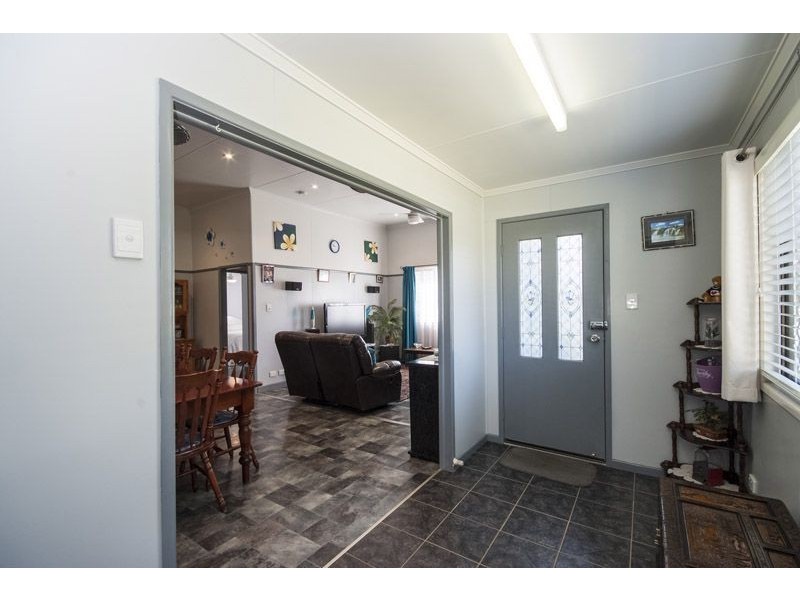 13 Barry Street, Mount Lofty QLD 4350