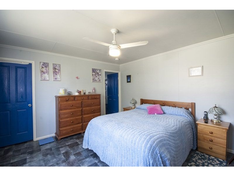 13 Barry Street, Mount Lofty QLD 4350