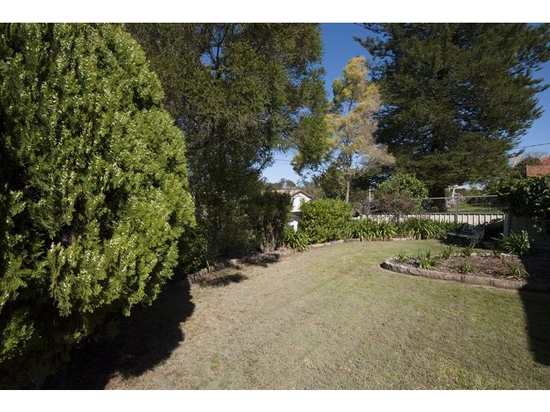13 Barry Street, Mount Lofty QLD 4350