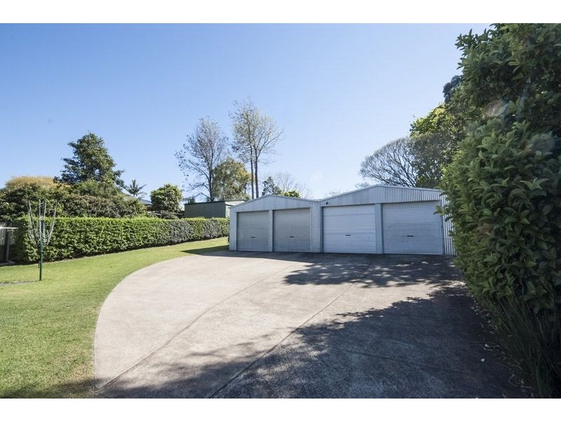 13 Barry Street, Mount Lofty QLD 4350