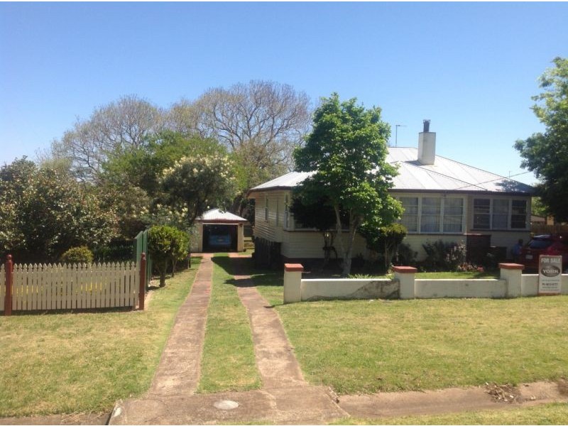 11 John Street, East Toowoomba QLD 4350