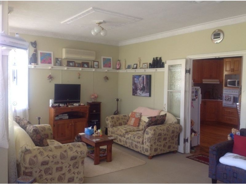 11 John Street, East Toowoomba QLD 4350