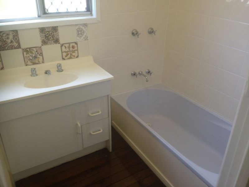 273 James Street, Newtown QLD 4350