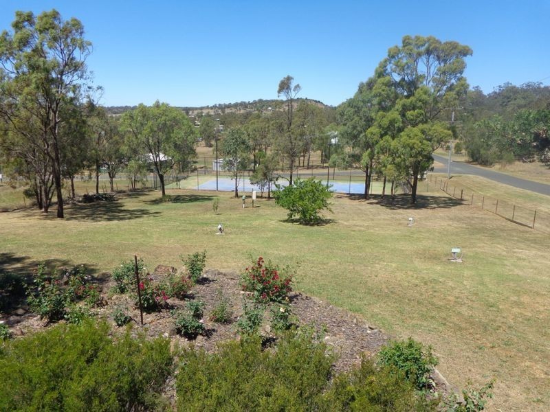 21 Neville Street, Meringandan West QLD 4352