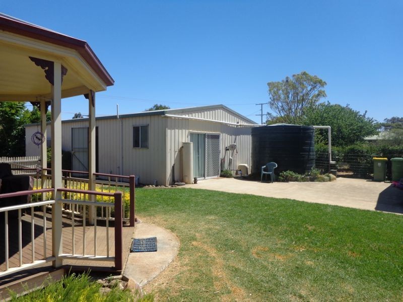 21 Neville Street, Meringandan West QLD 4352