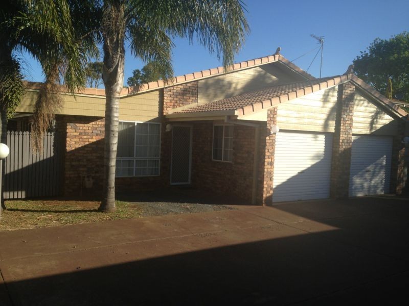 3/4 Crosby Street, Darling Heights QLD 4350