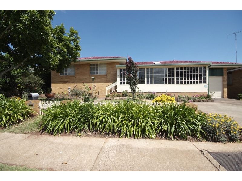 83 Drayton Road, Harristown QLD 4350