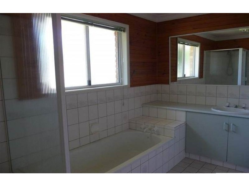 32 Navajo Street, Wilsonton QLD 4350