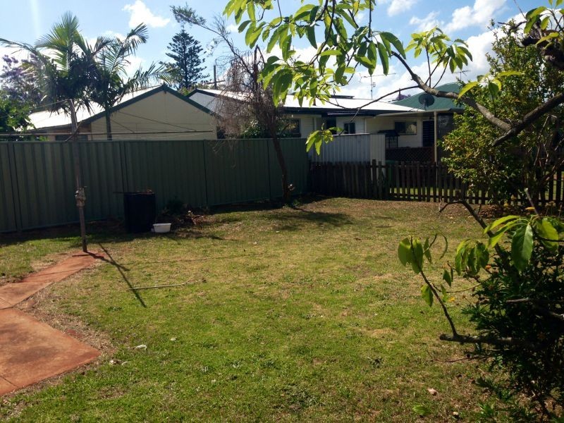325 South Street, Harristown QLD 4350