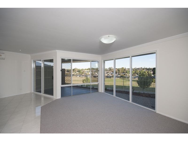 1/82 Holberton Street, Rockville QLD 4350