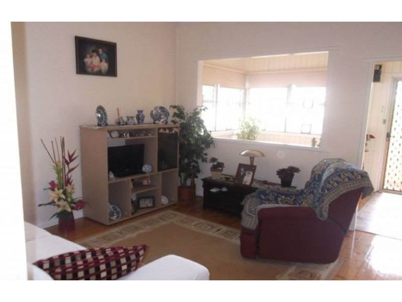 8b West Street, North Toowoomba QLD 4350