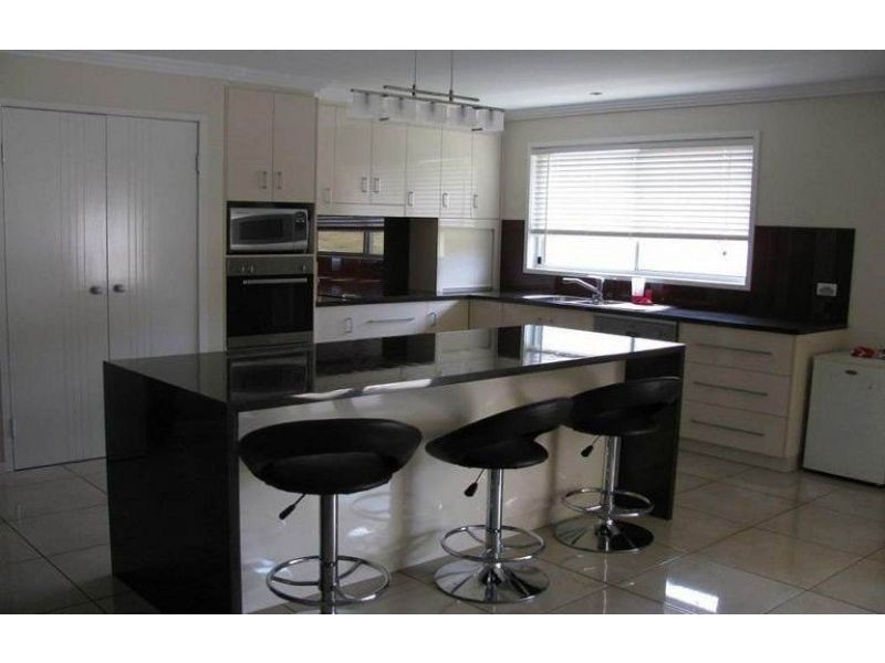 12 Pelling Court, Westbrook QLD 4350