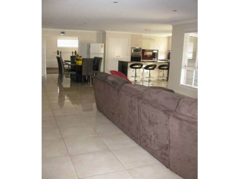 12 Pelling Court, Westbrook QLD 4350