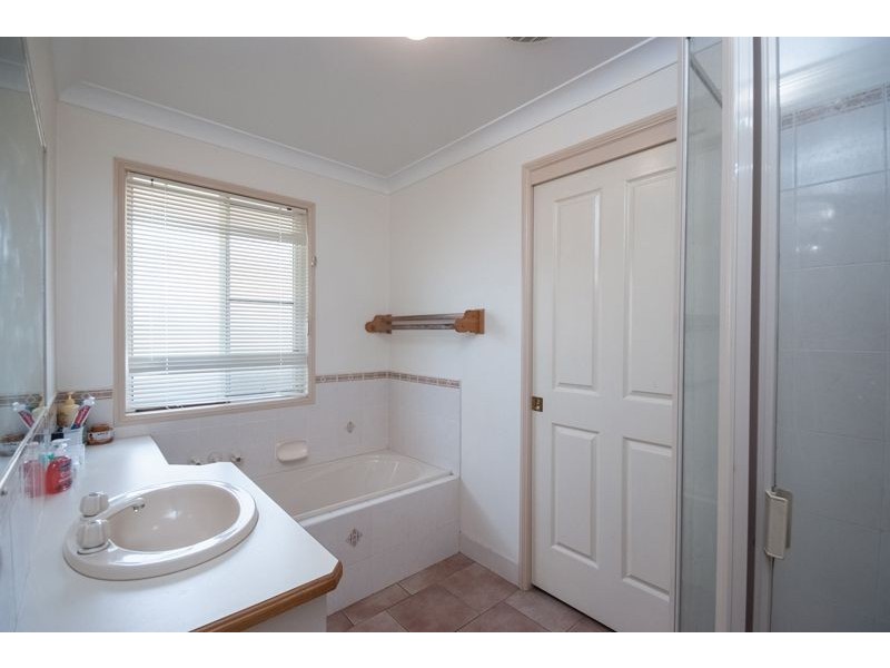 18 Gouldson Drive, Kearneys Spring QLD 4350