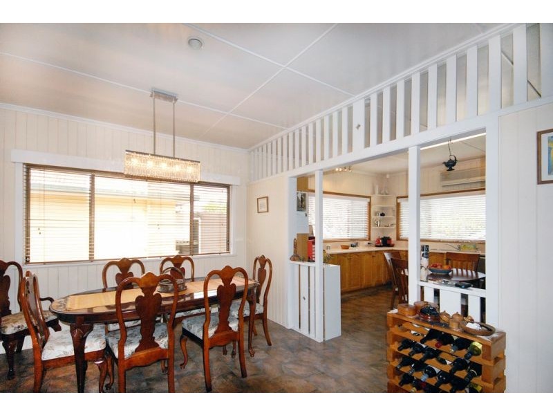 16 Newmarket Street, Newtown QLD 4350