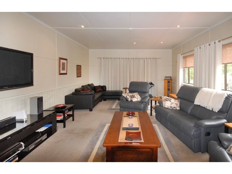 16 Newmarket Street, Newtown QLD 4350