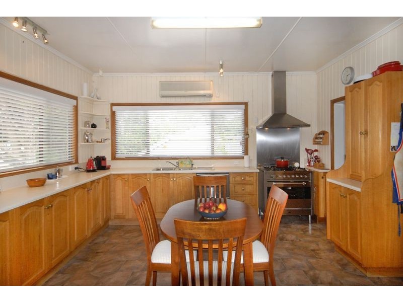 16 Newmarket Street, Newtown QLD 4350