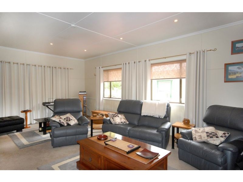 16 Newmarket Street, Newtown QLD 4350