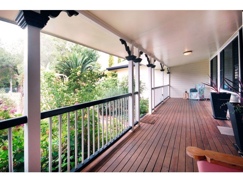 16 Newmarket Street, Newtown QLD 4350